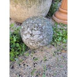boule en pierre reconstitue